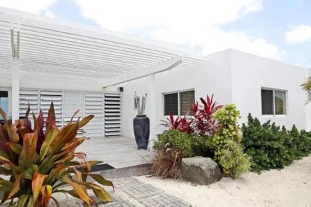 4 bedroom house in Jolly Harbour, St. Mary's, 5 bedrooms